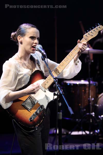 ANNA CALVI - 2011-01-17 - PARIS - Radio France (Studio 105) - 